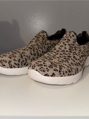 Skechers Women's Slip-On Knit Sneakers in Beige, Black & Brown Leopard